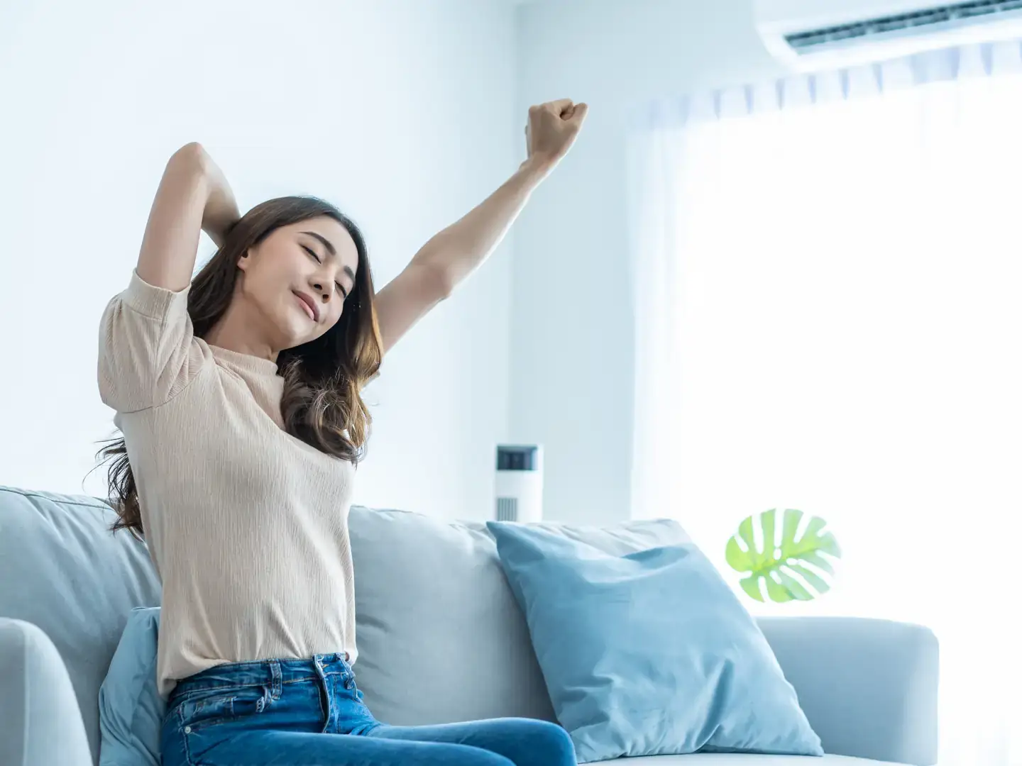 Intérieur confortable d'un logement climatisé, au calme pendant la chaleur