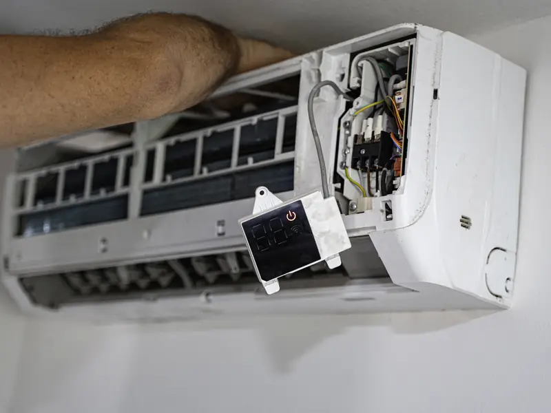 Contrôle de la carte électronique d'un climatiseur à Fréjus